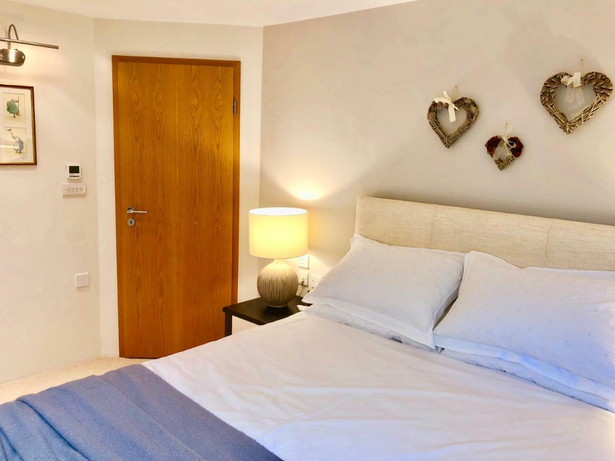 Laurels Bed & Breakfast Felsted Bagian luar foto